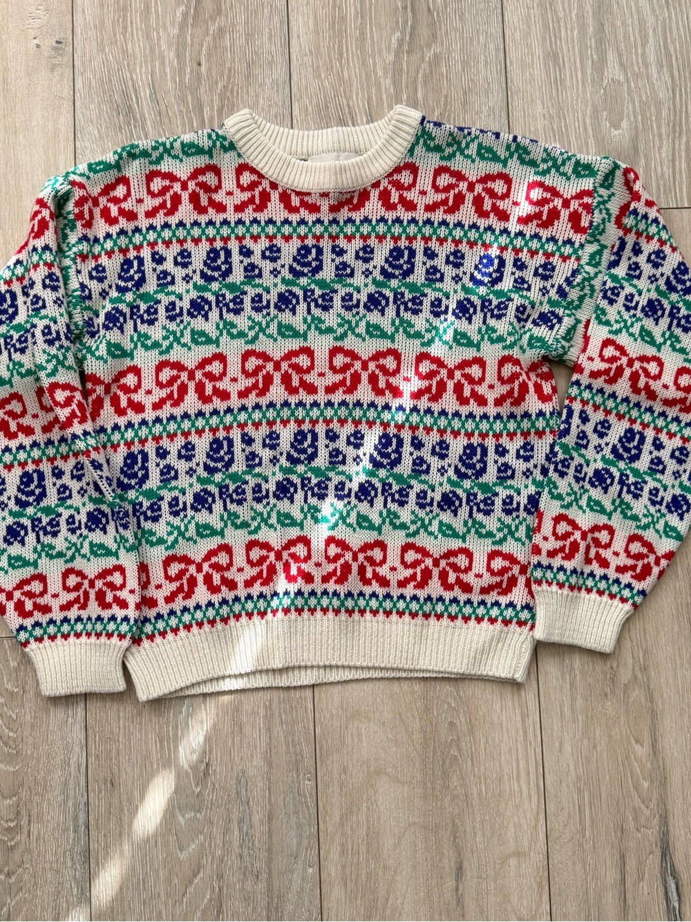 Easton Park Crewneck Sweater in Ivory with Red, Green & Blue Pattern size S
